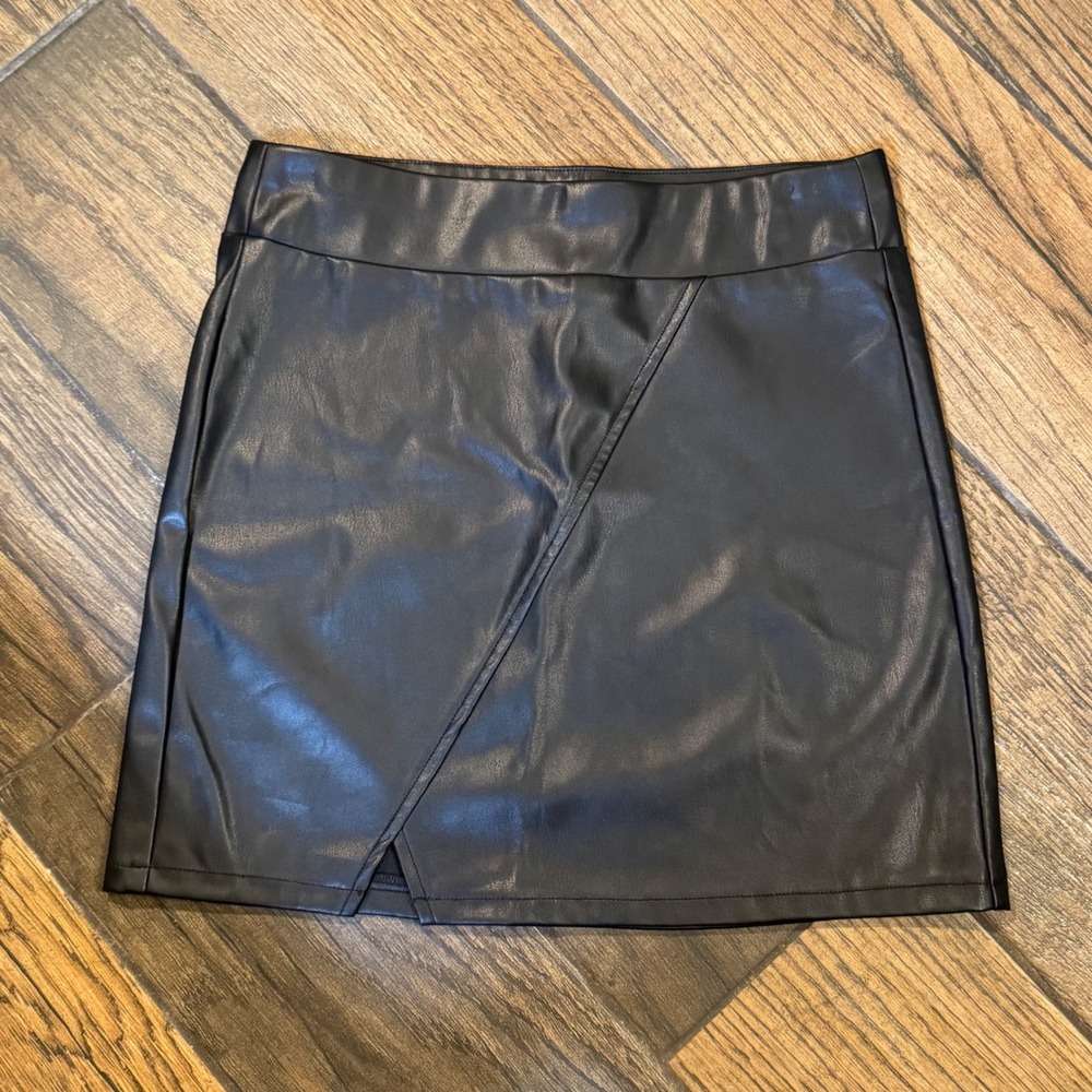 Joe B Faux Leather Mini Skirt Black Asymmetrical Slit W4948339 Size XS